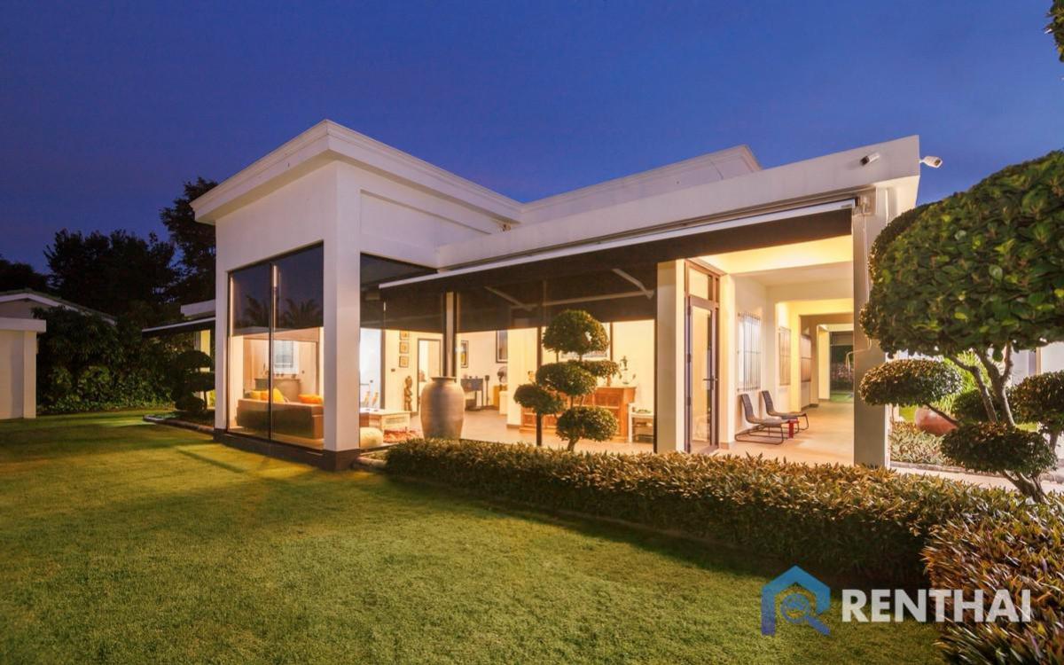 For SaleHousePattaya, Bangsaen, Chonburi : A House with Pool and Garden