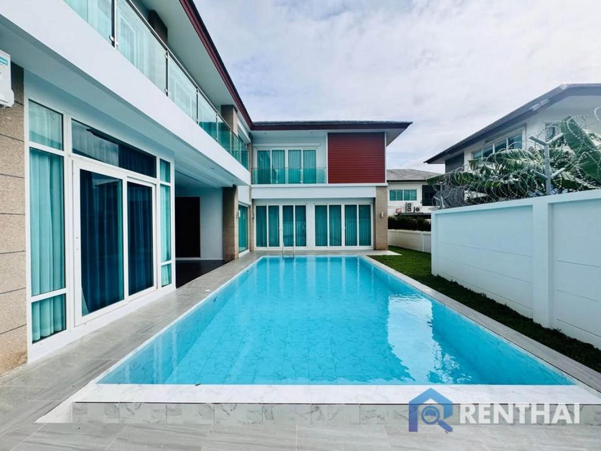 For SaleHousePattaya, Bangsaen, Chonburi : Beachfront Pool Villa in Seabreeze Village Pattaya