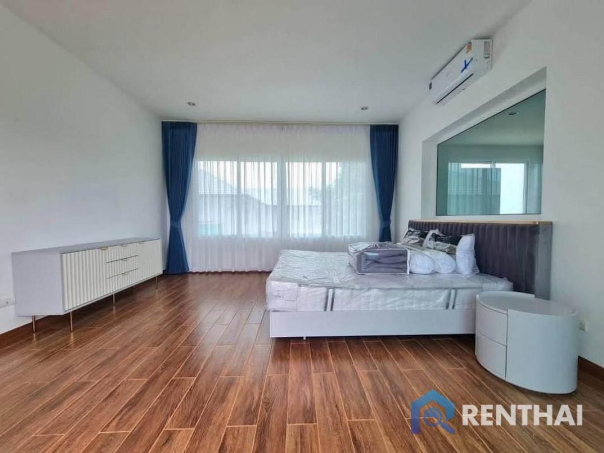 For SaleHousePattaya, Bangsaen, Chonburi : Beachfront Pool Villa in Seabreeze Village Pattaya