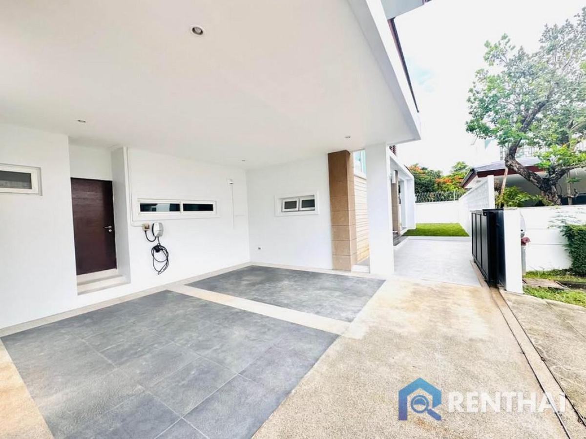 For SaleHousePattaya, Bangsaen, Chonburi : Beachfront Pool Villa in Seabreeze Village Pattaya