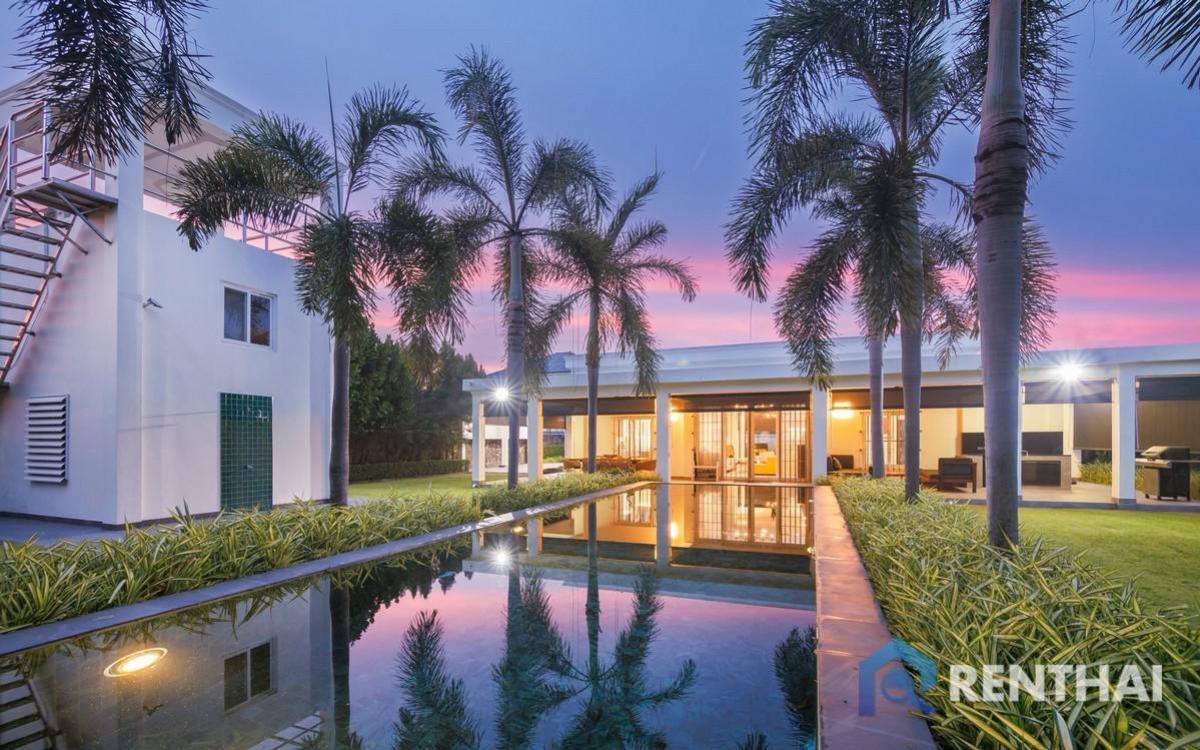 For SaleHousePattaya, Bangsaen, Chonburi : A House with Pool and Garden