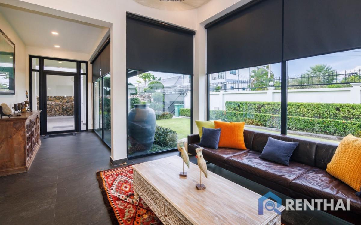 For SaleHousePattaya, Bangsaen, Chonburi : A House with Pool and Garden