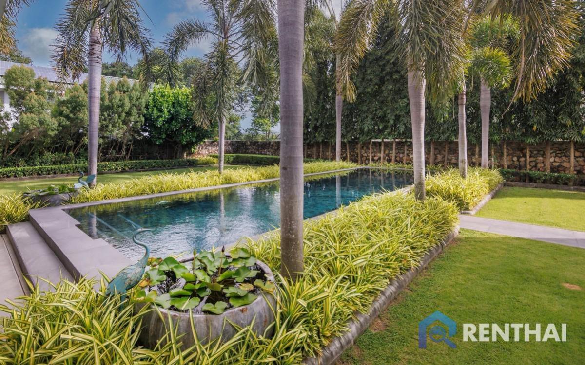 For SaleHousePattaya, Bangsaen, Chonburi : A House with Pool and Garden