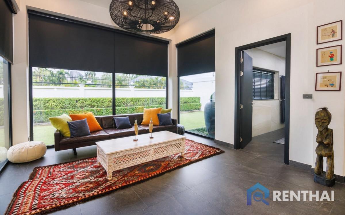 For SaleHousePattaya, Bangsaen, Chonburi : A House with Pool and Garden