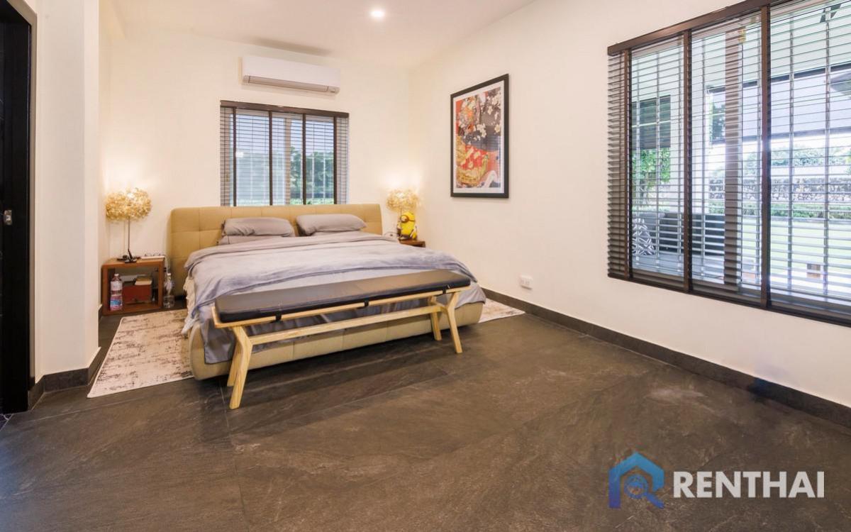 For SaleHousePattaya, Bangsaen, Chonburi : A House with Pool and Garden