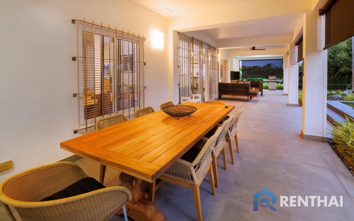 For SaleHousePattaya, Bangsaen, Chonburi : A House with Pool and Garden