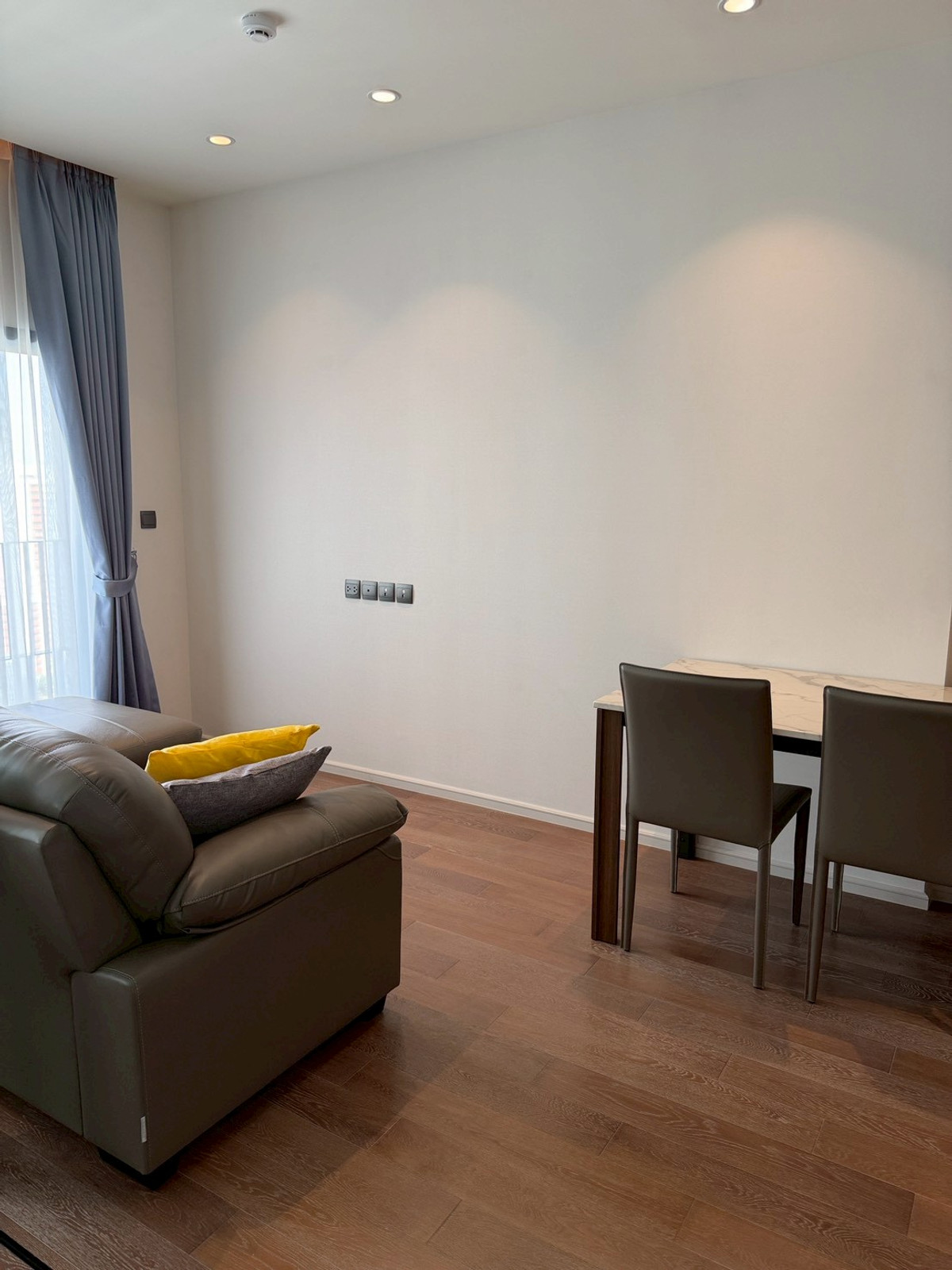 For RentCondoSukhumvit, Asoke, Thonglor : Condo Muniq Sukhumvit 23, convenient travel, near BTS, there is a shuttle, beautiful room, fully furnished, ready to move in!!