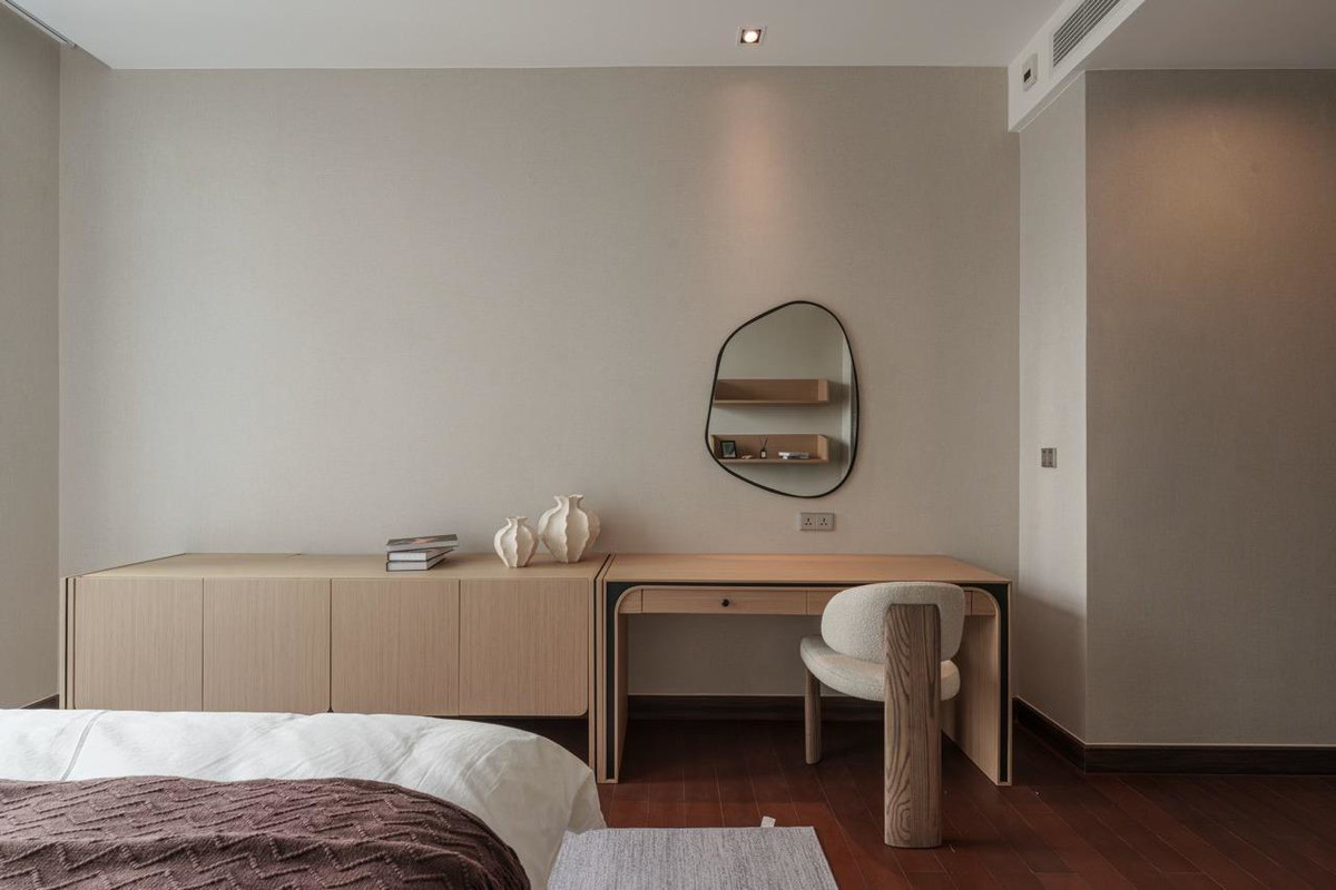 For RentCondoNana, North Nana,Sukhumvit13, Soi Nana : 2 bedrooms at Q1 Sukhumvit, Contact 062-496-6454