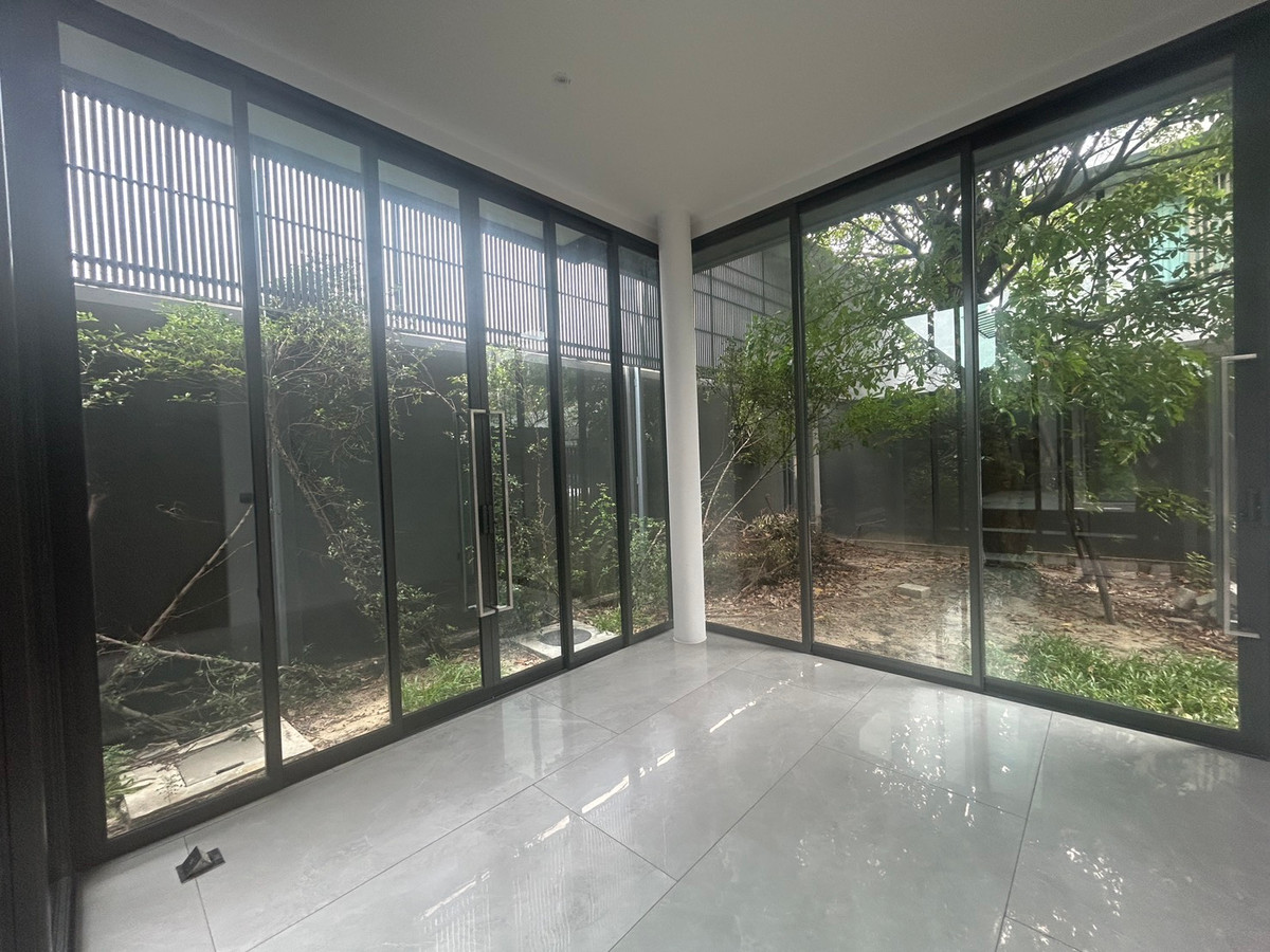 ขายบ้านเลียบทางด่วนรามอินทรา : ขายบ้านเดี่ยวบูก้าน โยธินพัฒนา 3 ชั้น 112.80 วา พื้นที่ใช้สอย 737 ตรม.  พร้อมสระว่ายน้ำ เเละลิฟท์โดยสาร