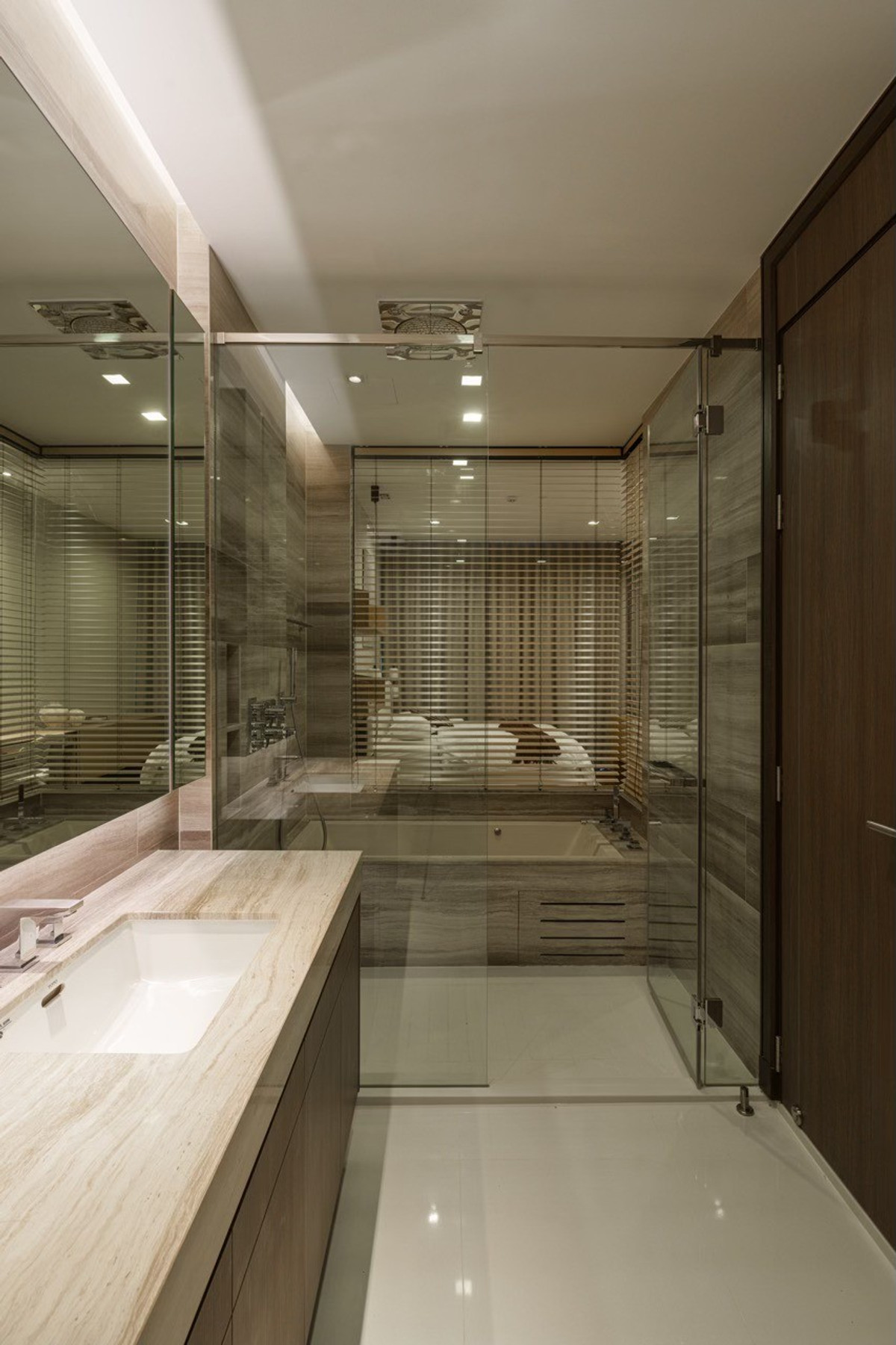 For RentCondoNana, North Nana,Sukhumvit13, Soi Nana : 2 bedrooms at Q1 Sukhumvit, Contact 062-496-6454