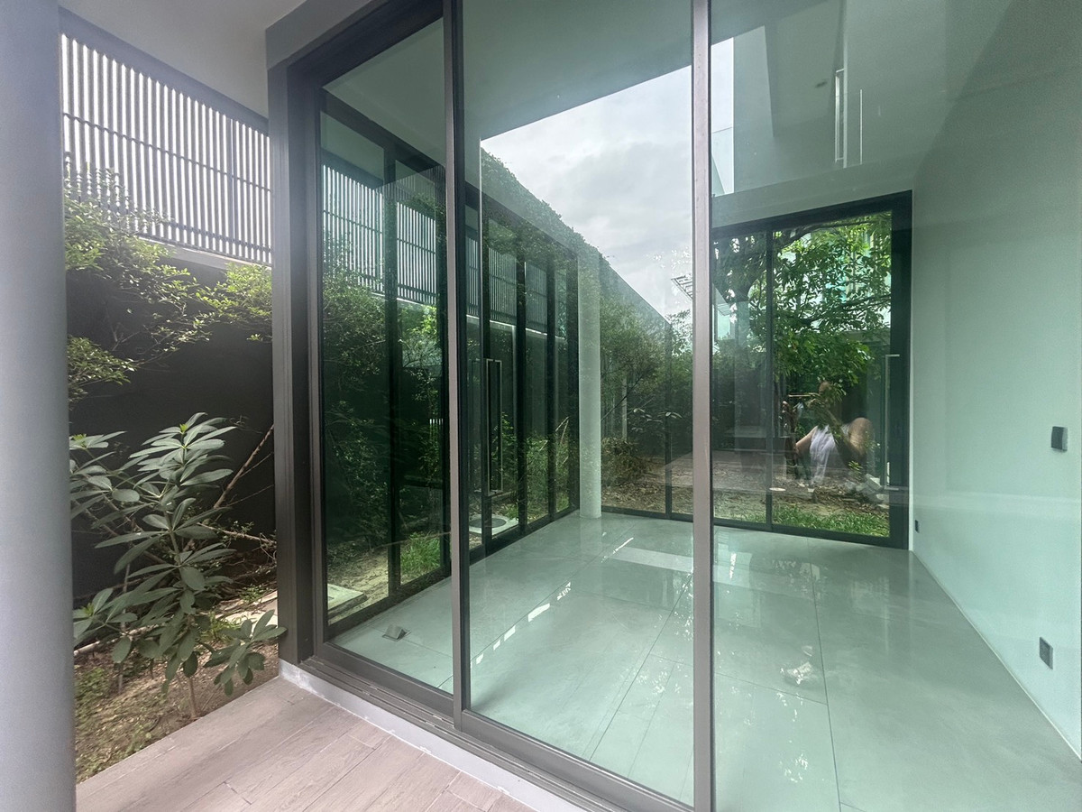 ขายบ้านเลียบทางด่วนรามอินทรา : ขายบ้านเดี่ยวบูก้าน โยธินพัฒนา 3 ชั้น 112.80 วา พื้นที่ใช้สอย 737 ตรม.  พร้อมสระว่ายน้ำ เเละลิฟท์โดยสาร