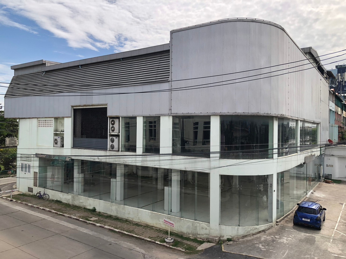 ให้เช่าโชว์รูมสมุทรปราการ สำโรง : ให้เช่าโชว์รูมใกล้สนามบินสุวรรณภูมิ!✨ขนาดใหญ่ 2,100 ตร.ม พร้อมเช่า สนใจโทร 0863692224