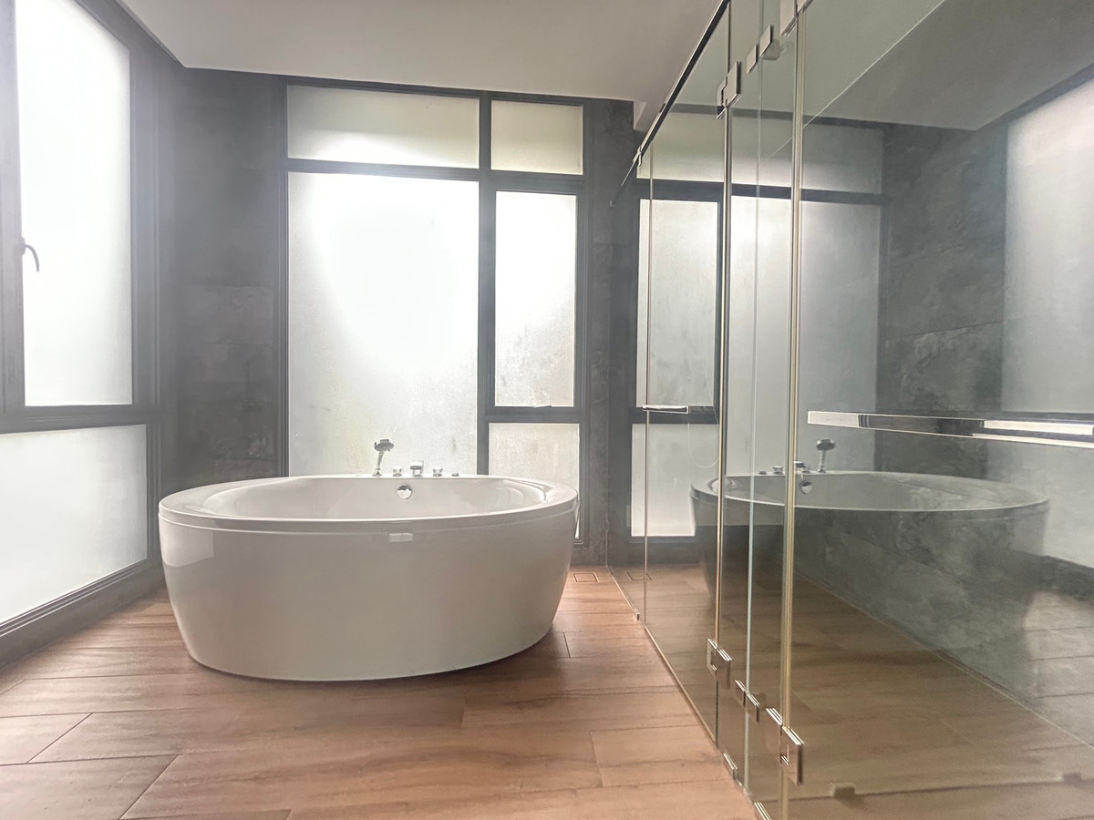 ขายบ้านเลียบทางด่วนรามอินทรา : ขายบ้านเดี่ยวบูก้าน โยธินพัฒนา 3 ชั้น 112.80 วา พื้นที่ใช้สอย 737 ตรม.  พร้อมสระว่ายน้ำ เเละลิฟท์โดยสาร