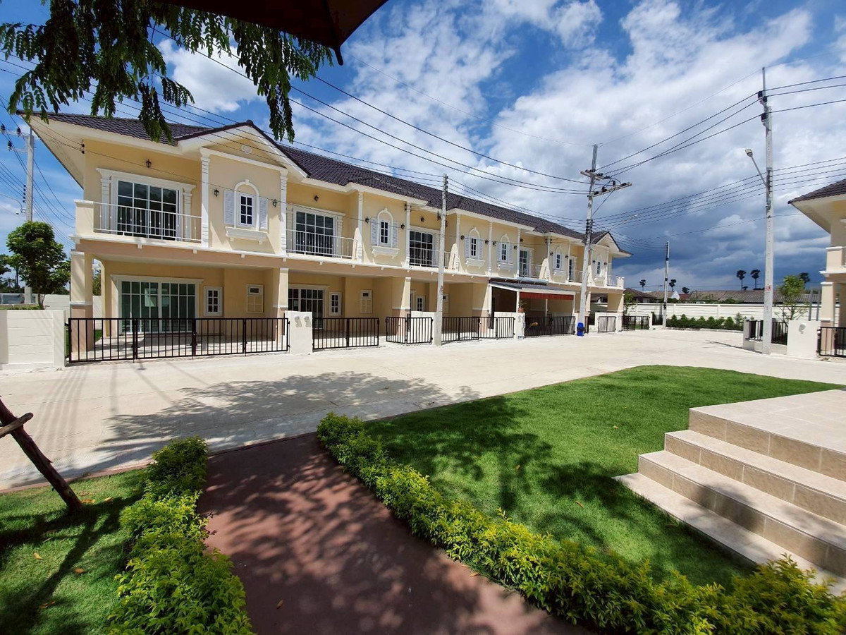 For RentTownhomePathum Thani,Rangsit, Thammasat : #2-story townhouse for rent, Diya Town Tiwanon-Rangsit project, has 4 bedrooms | 🚿 3 bathrooms | Width 5.5 meters, parking for 2 cars 💰 Rent 15,500 baht/month (including common fees)