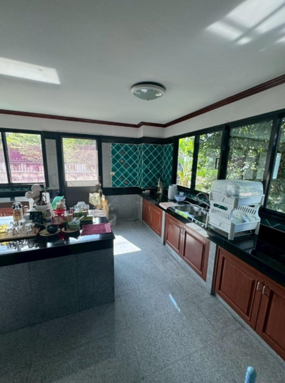 For SaleHousePathum Thani,Rangsit, Thammasat : For sale: 2-storey detached house, area 400 sq m. (1 rai), with 2 other houses and 1 more residence, with parking lot. in the same fence Muang Aek Rangsit, Rangsit University, Pathum Thani