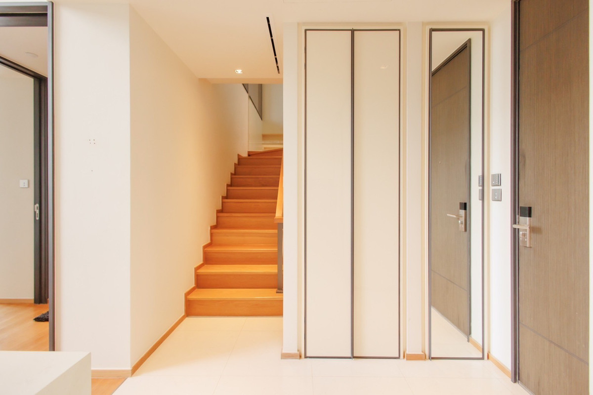 For RentCondoSukhumvit, Asoke, Thonglor : BEATNIQ Sukhumvit 32 High-Floor 2-Bedroom Duplex with Terrace Please call: 062-496-6454