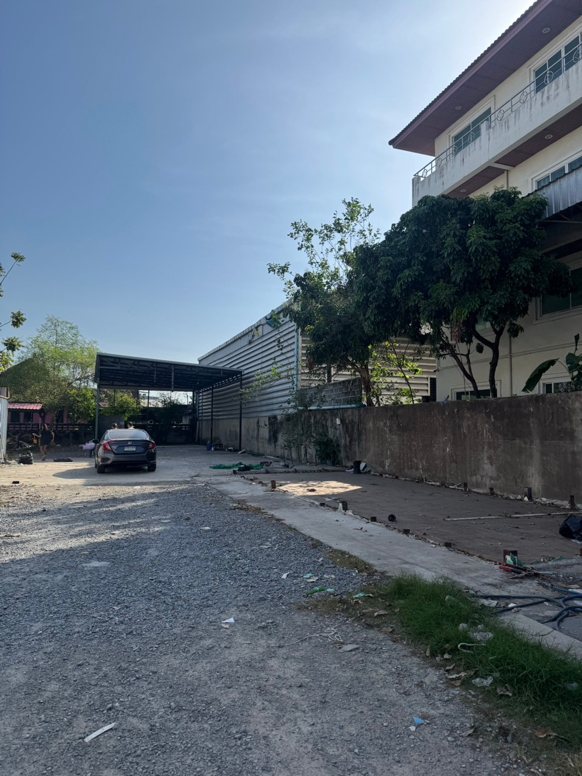 ให้เช่าโกดังราษฎร์บูรณะ สุขสวัสดิ์ : พื้นที่เช่า 930 ตร.ม. (มีทั้งโกดังปิดและอาคารโปร่ง) ซอยพุทธบูชา 39 