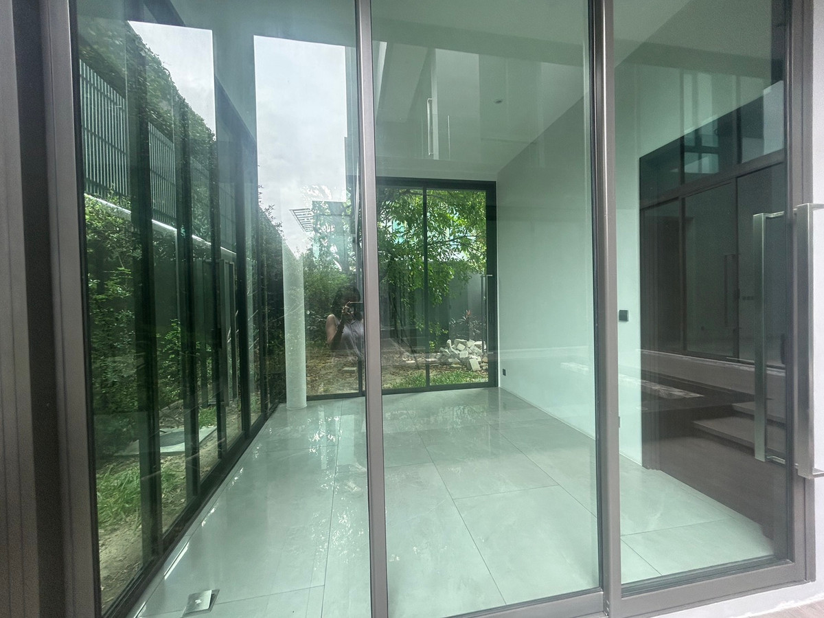 ขายบ้านเลียบทางด่วนรามอินทรา : ขายบ้านเดี่ยวบูก้าน โยธินพัฒนา 3 ชั้น 112.80 วา พื้นที่ใช้สอย 737 ตรม.  พร้อมสระว่ายน้ำ เเละลิฟท์โดยสาร