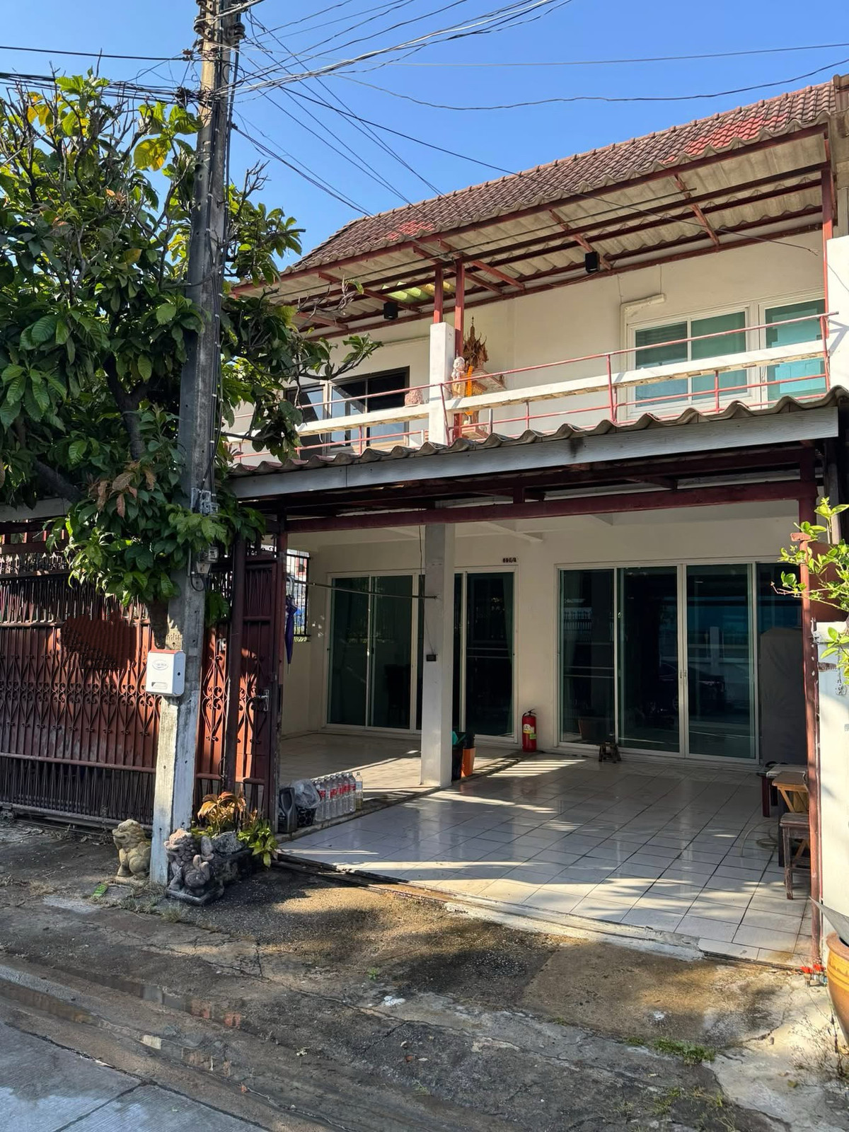 ให้เช่าทาวน์โฮมเลียบทางด่วนรามอินทรา : ให้เช่าทาวน์เฮ้าส์ 2 หลังทะลุกัน ซอยรามอินทรา 34 ใกล้ตลาดนัดเลียบด่วนรามอินทรา และรถไฟฟ้า mrt มัยลาภ 