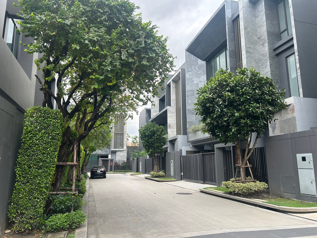 ขายบ้านเลียบทางด่วนรามอินทรา : ขายบ้านเดี่ยวบูก้าน โยธินพัฒนา 3 ชั้น 112.80 วา พื้นที่ใช้สอย 737 ตรม.  พร้อมสระว่ายน้ำ เเละลิฟท์โดยสาร