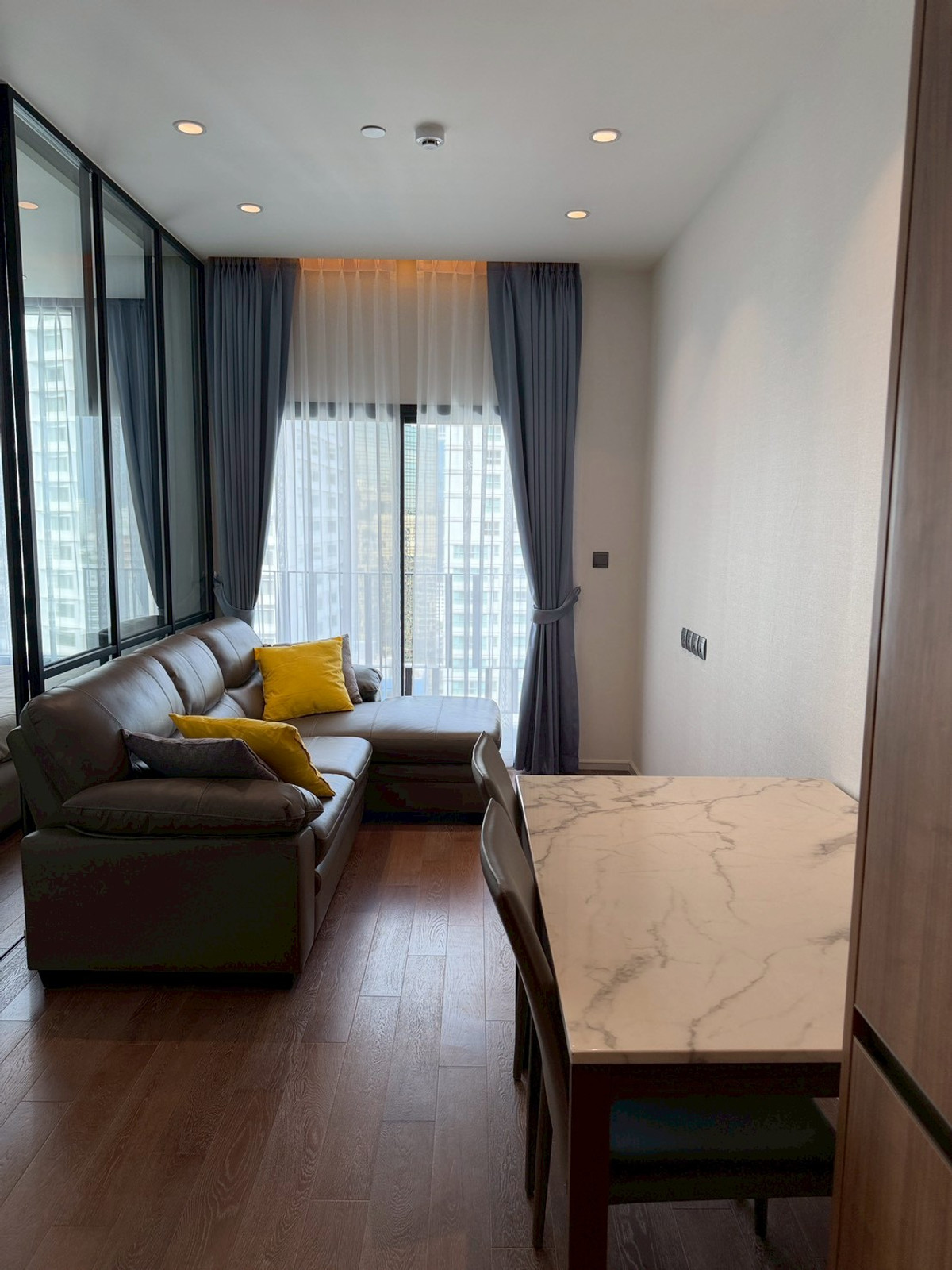 For RentCondoSukhumvit, Asoke, Thonglor : Condo Muniq Sukhumvit 23, convenient travel, near BTS, there is a shuttle, beautiful room, fully furnished, ready to move in!!