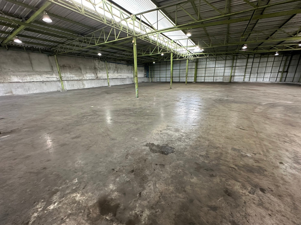 For RentShowroomSamut Prakan,Samrong : For rent Showroom near Suvarnaphumi airport!🎈 total area of 2,100 sq.m. ready for immediate lease.