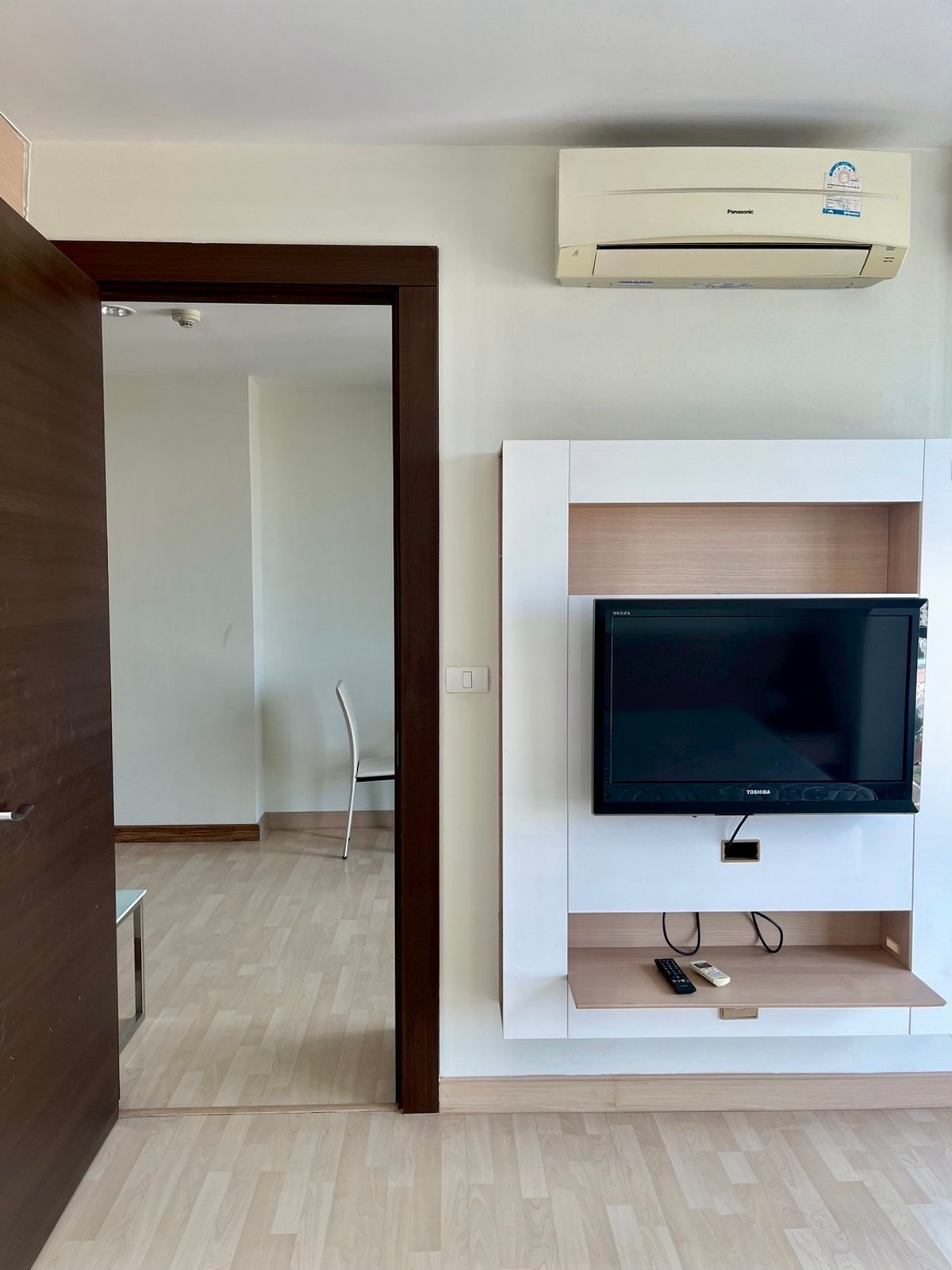 For RentCondoRatchadapisek, Huaikwang, Suttisan : Ready to move in, great price - Rhythm Ratchada, corner room, high floor, next to MRT Ratchada 0 meters - only 17K/month.