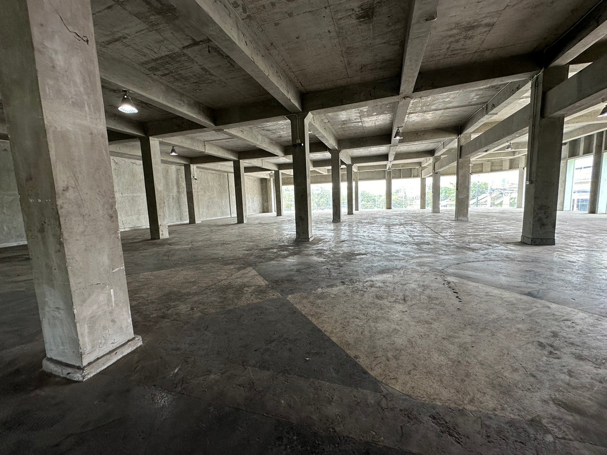 For RentShowroomSamut Prakan,Samrong : For rent Showroom near Suvarnaphumi airport!🎈 total area of 2,100 sq.m. ready for immediate lease.