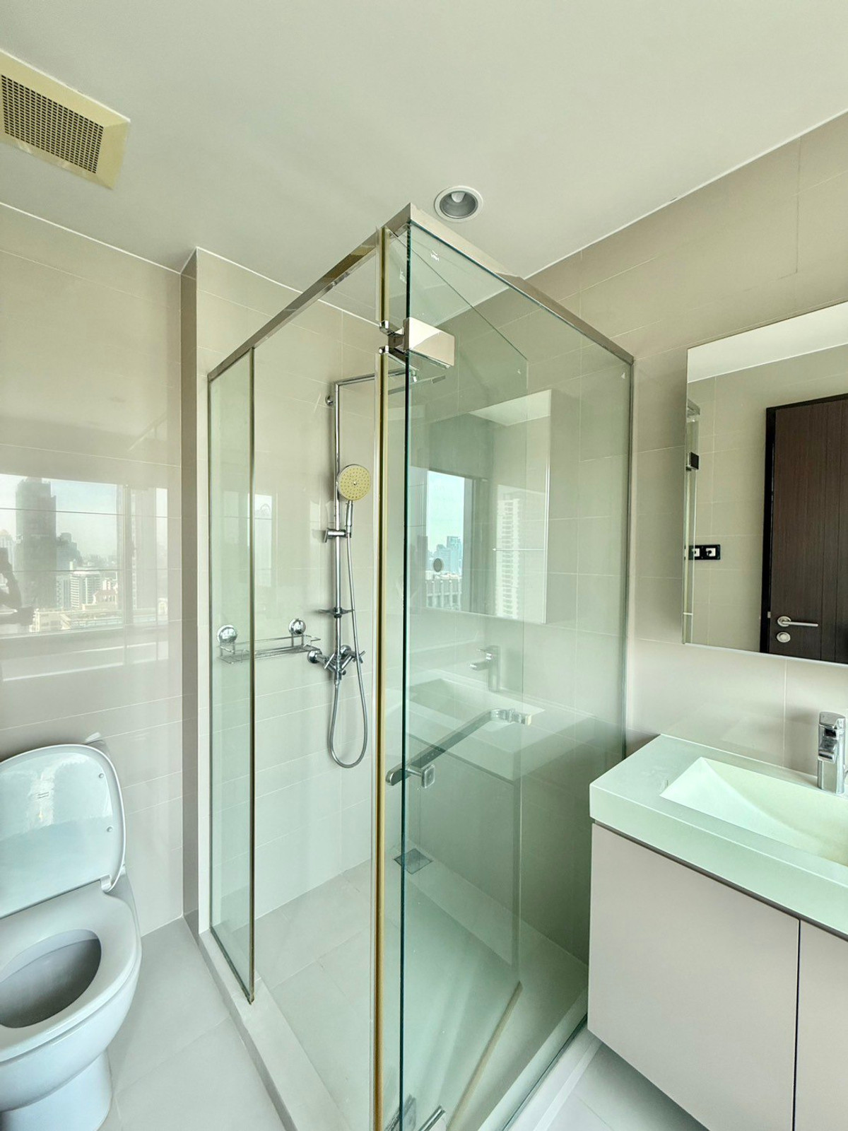 For SaleCondoRatchathewi,Phayathai : Pyne by Sansiri【𝐒𝐄𝐋𝐋 & 𝐑𝐄𝐍𝐓】🔥Luxurious white design creates a bright, airy, and organized feeling.🔥 Contact Line ID: @hacondo