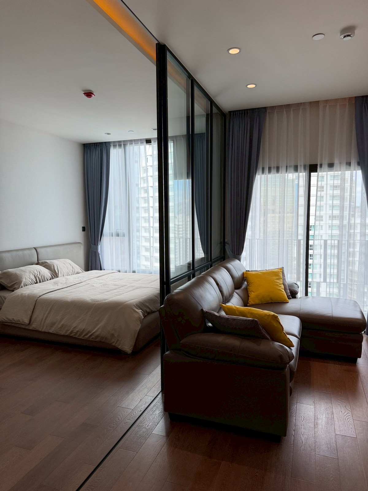 For RentCondoSukhumvit, Asoke, Thonglor : Condo Muniq Sukhumvit 23, convenient travel, near BTS, there is a shuttle, beautiful room, fully furnished, ready to move in!!