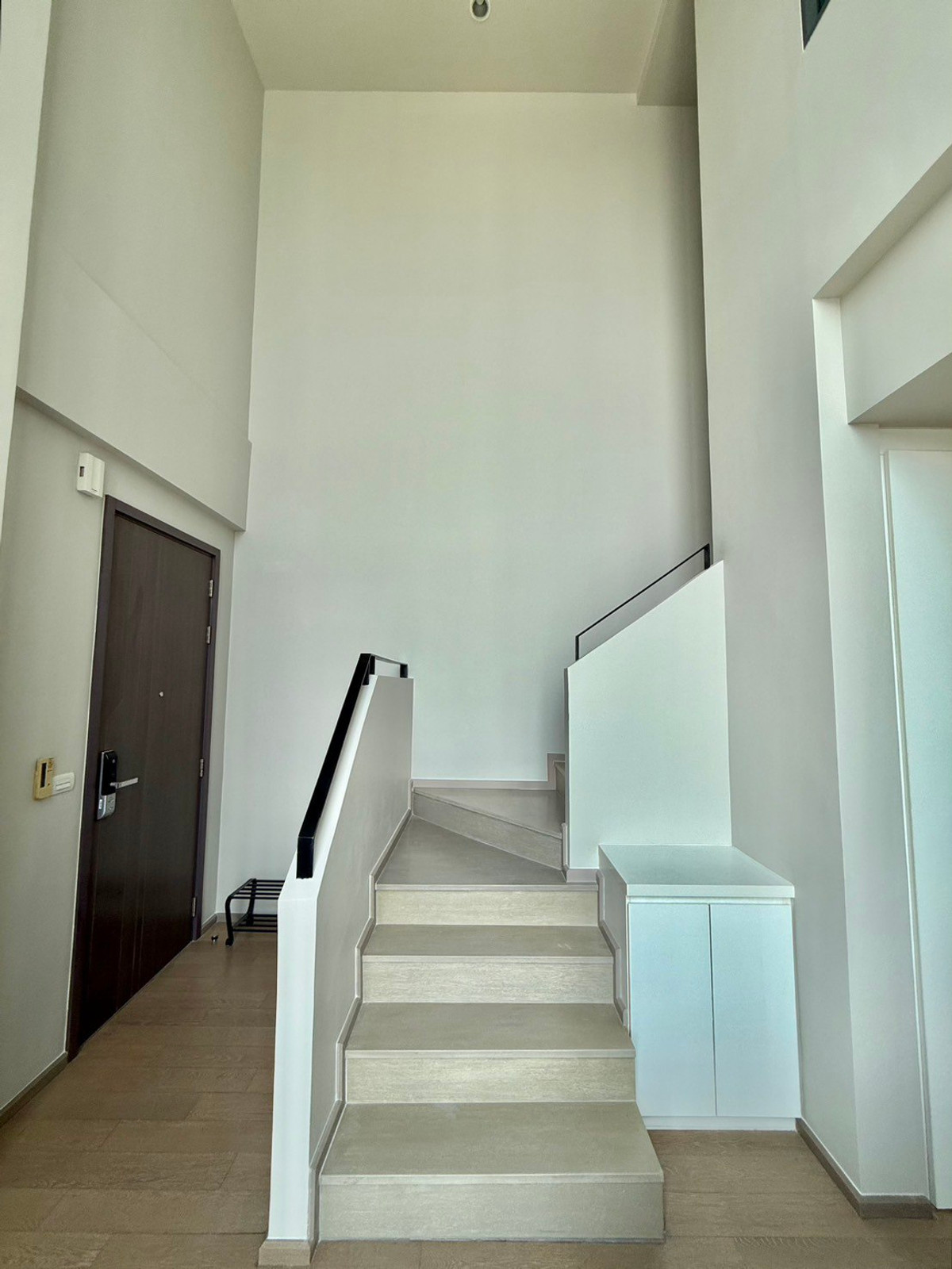 For SaleCondoRatchathewi,Phayathai : Pyne by Sansiri【𝐒𝐄𝐋𝐋 & 𝐑𝐄𝐍𝐓】🔥Luxurious white design creates a bright, airy, and organized feeling.🔥 Contact Line ID: @hacondo