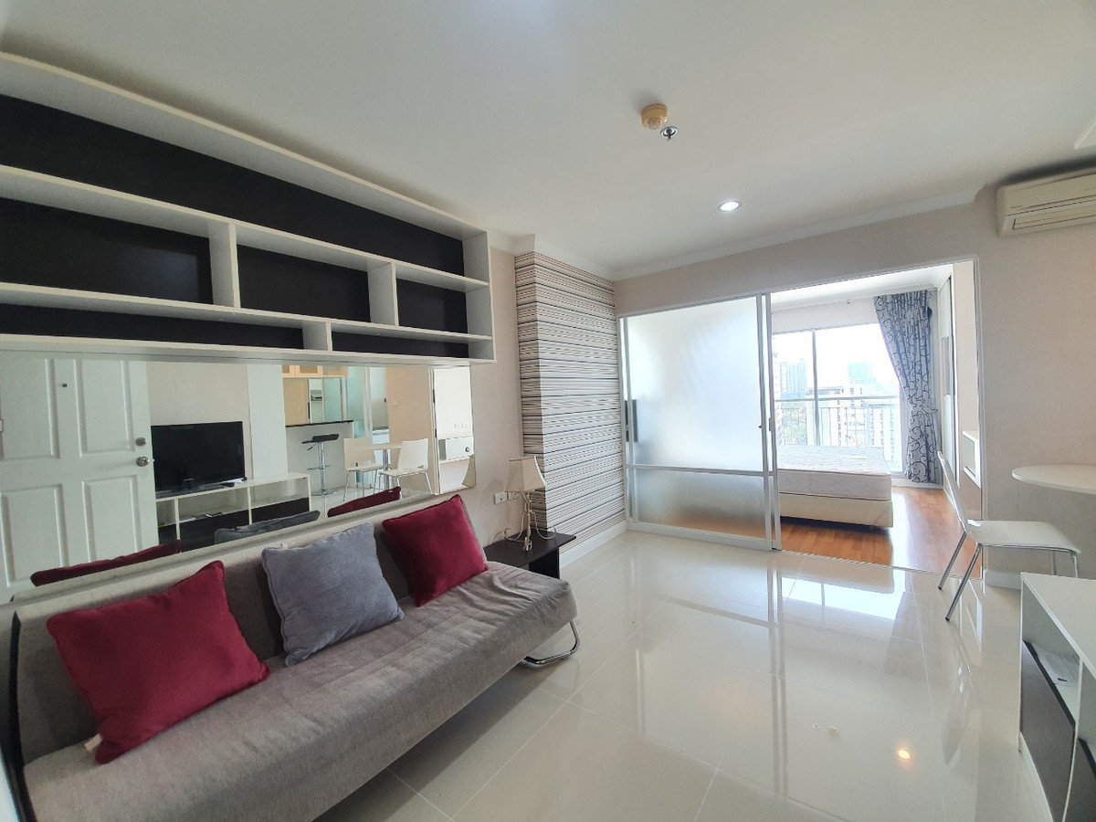 For RentCondoRama9, Petchburi, RCA : 🎯Urgent for rent: Lumpini Place Rama 9, only 14,000 baht, size 1 bedroom, 37 sq m, Building A, 12th floor, complete living functions..East facing, morning sun. (There is a washing machine) >> Ready to move in 10 Jan. '26