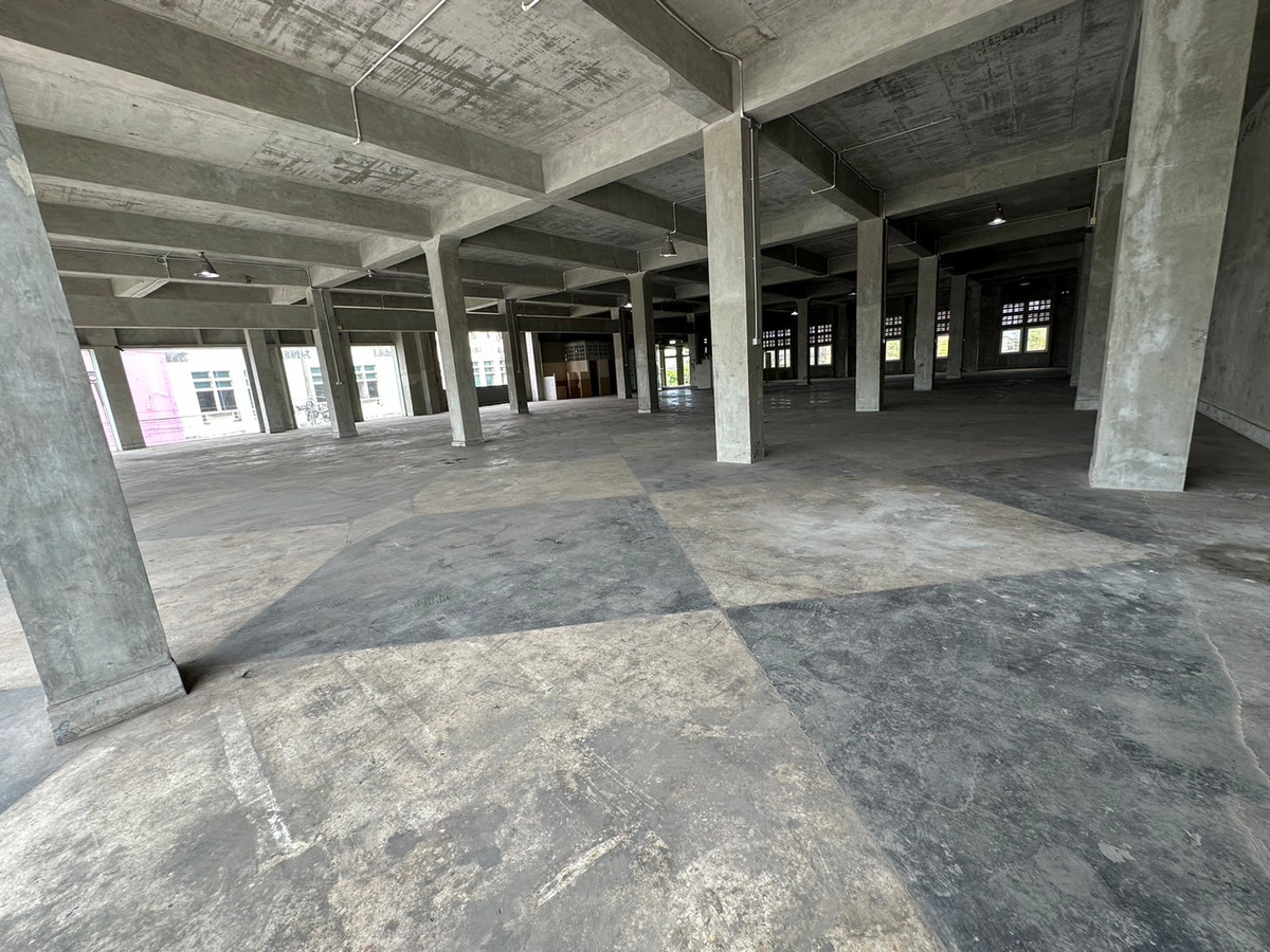 For RentShowroomSamut Prakan,Samrong : For rent Showroom near Suvarnaphumi airport!🎈 total area of 2,100 sq.m. ready for immediate lease.