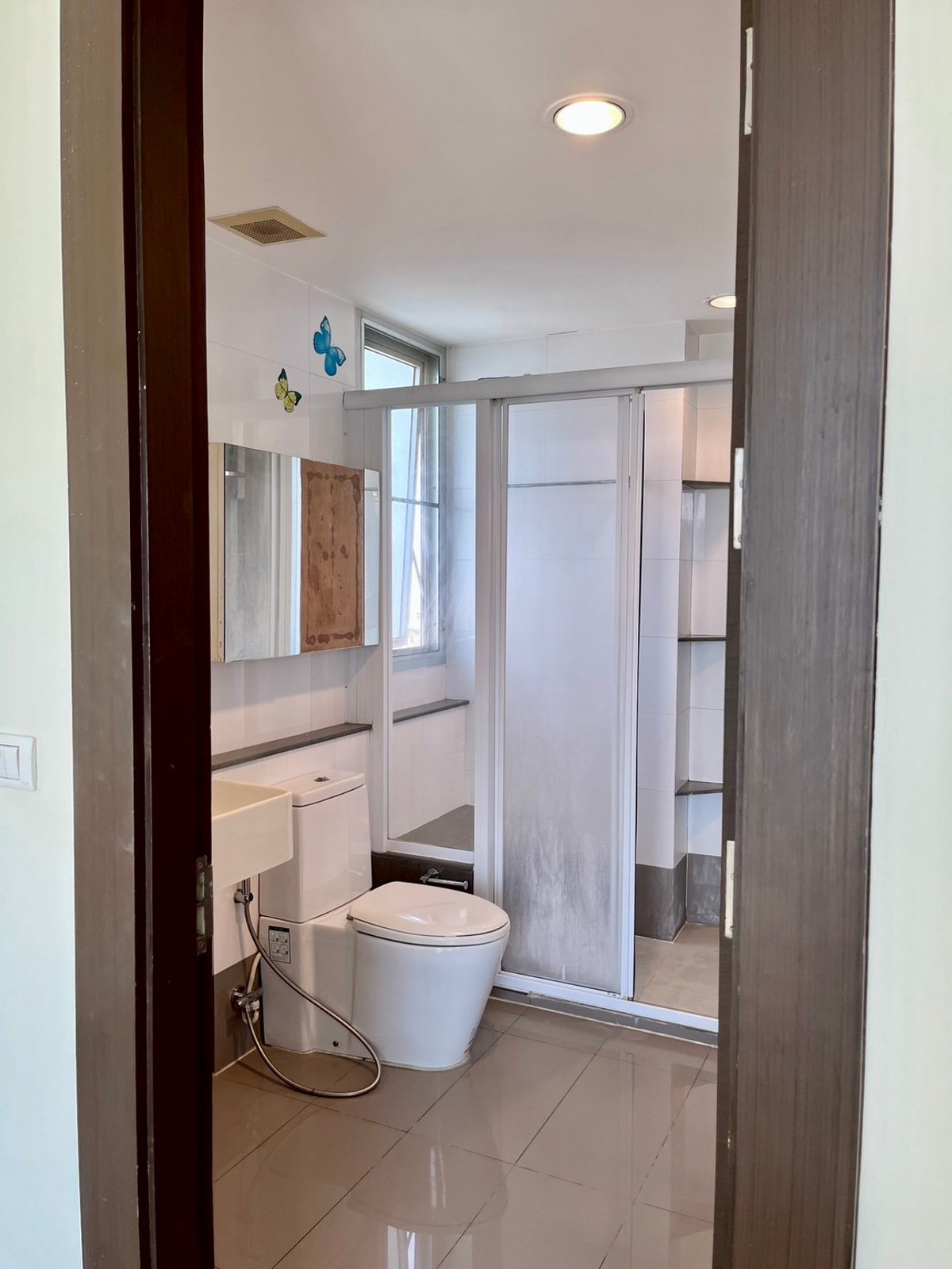 For RentCondoRatchadapisek, Huaikwang, Suttisan : Ready to move in, great price - Rhythm Ratchada, corner room, high floor, next to MRT Ratchada 0 meters - only 17K/month.