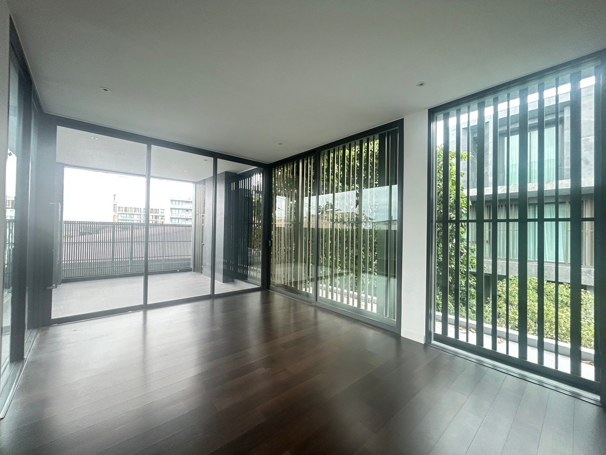 ขายบ้านเลียบทางด่วนรามอินทรา : ขายบ้านเดี่ยวบูก้าน โยธินพัฒนา 3 ชั้น 112.80 วา พื้นที่ใช้สอย 737 ตรม.  พร้อมสระว่ายน้ำ เเละลิฟท์โดยสาร