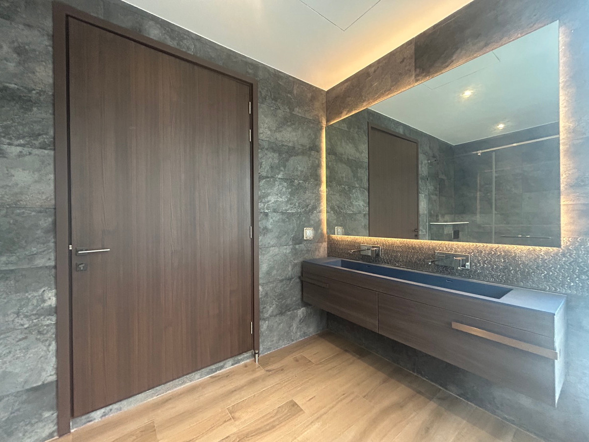 ขายบ้านเลียบทางด่วนรามอินทรา : ขายบ้านเดี่ยวบูก้าน โยธินพัฒนา 3 ชั้น 112.80 วา พื้นที่ใช้สอย 737 ตรม.  พร้อมสระว่ายน้ำ เเละลิฟท์โดยสาร