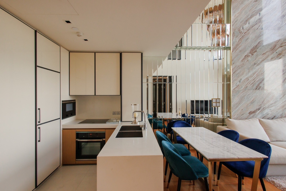 For RentCondoSukhumvit, Asoke, Thonglor : BEATNIQ Sukhumvit 32 High-Floor 2-Bedroom Duplex with Terrace Please call: 062-496-6454