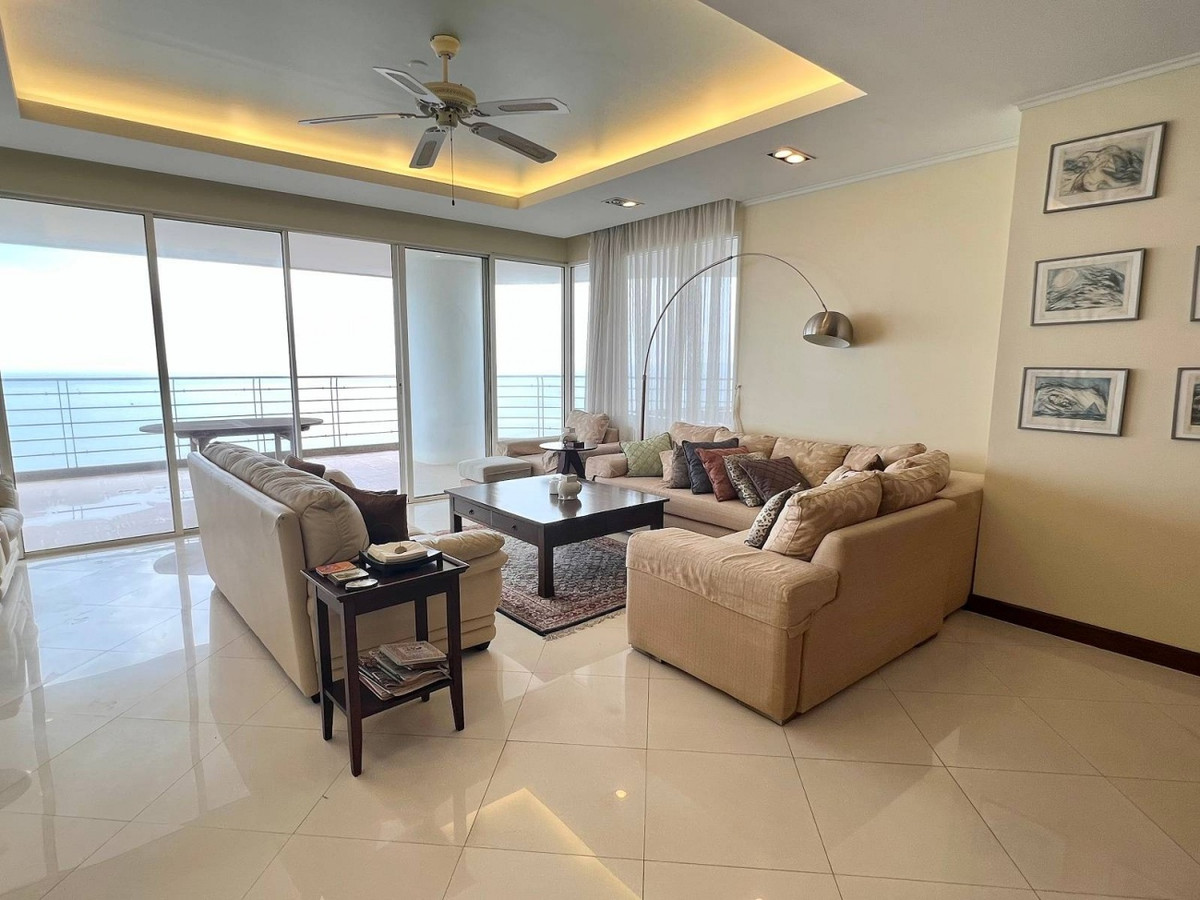 ขายคอนโดพัทยา บางแสน ชลบุรี สัตหีบ :  2 ห้องนอน ที่ La Royale Beach Pattaya, Contact 062-496-6454