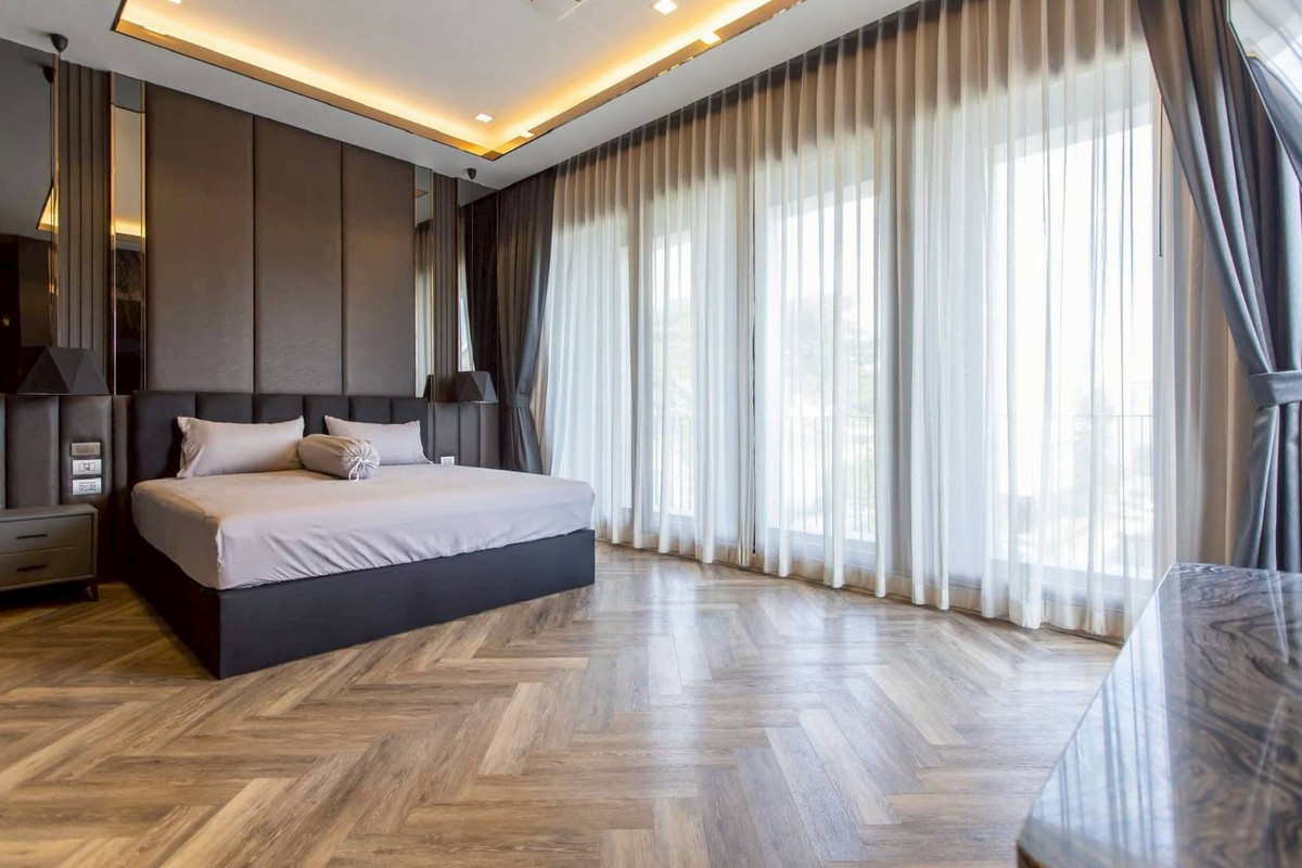 For RentHouseKaset Nawamin,Ladplakao : Artale Ekkamai–Ramintra Fully Furnished 3-Storey Detached Home in Prime City Location Please call: 062-496-6454