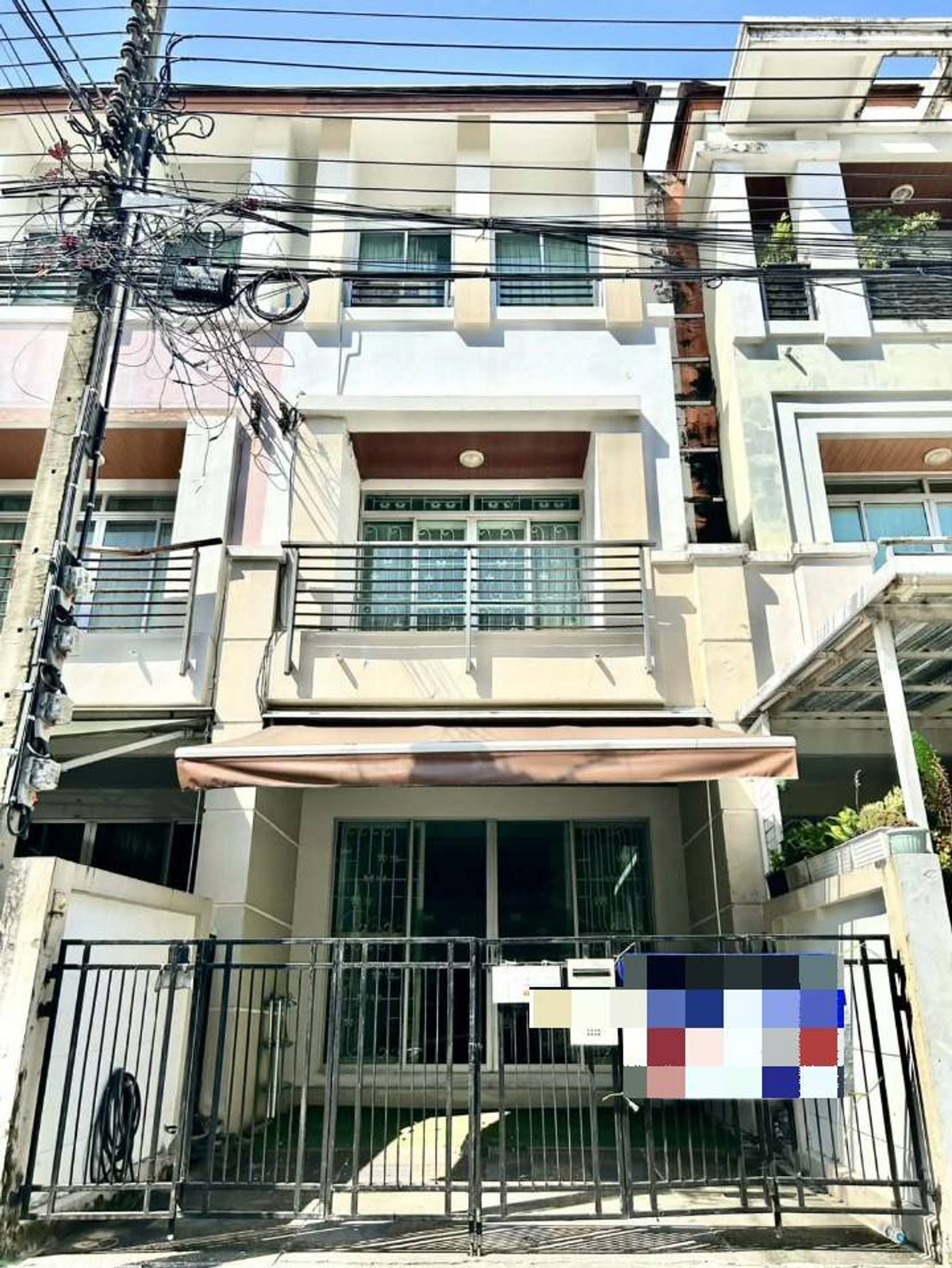 For RentTownhomeRamkhamhaeng, Hua Mak : 3-story townhome for rent, The Paris Project Krungthep Kreetha Road, fully air conditioned, 3 bedrooms, 3 bathrooms, monthly rental price 18,000 baht/month.