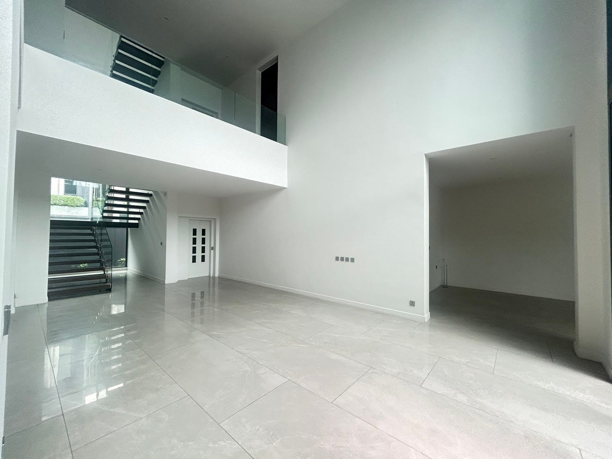 ขายบ้านเลียบทางด่วนรามอินทรา : ขายบ้านเดี่ยวบูก้าน โยธินพัฒนา 3 ชั้น 112.80 วา พื้นที่ใช้สอย 737 ตรม.  พร้อมสระว่ายน้ำ เเละลิฟท์โดยสาร