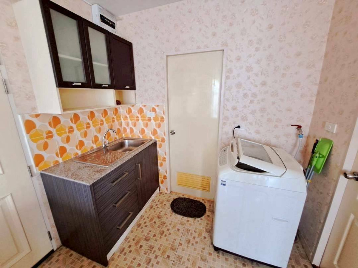 For SaleCondoSriracha Laem Chabang Ban Bueng : Sriracha Condo Ville, 11th floor, area 48.82 sq m., has a balcony, beautiful view, near the pier going to Koh Sichang, corner room, 1 bedroom, price 1.7 million baht.