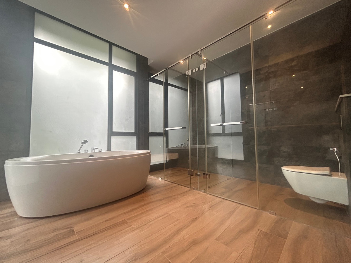 ขายบ้านเลียบทางด่วนรามอินทรา : ขายบ้านเดี่ยวบูก้าน โยธินพัฒนา 3 ชั้น 112.80 วา พื้นที่ใช้สอย 737 ตรม.  พร้อมสระว่ายน้ำ เเละลิฟท์โดยสาร