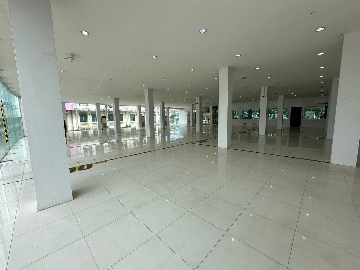 For RentShowroomSamut Prakan,Samrong : For rent Showroom near Suvarnaphumi airport!🎈 total area of 2,100 sq.m. ready for immediate lease.