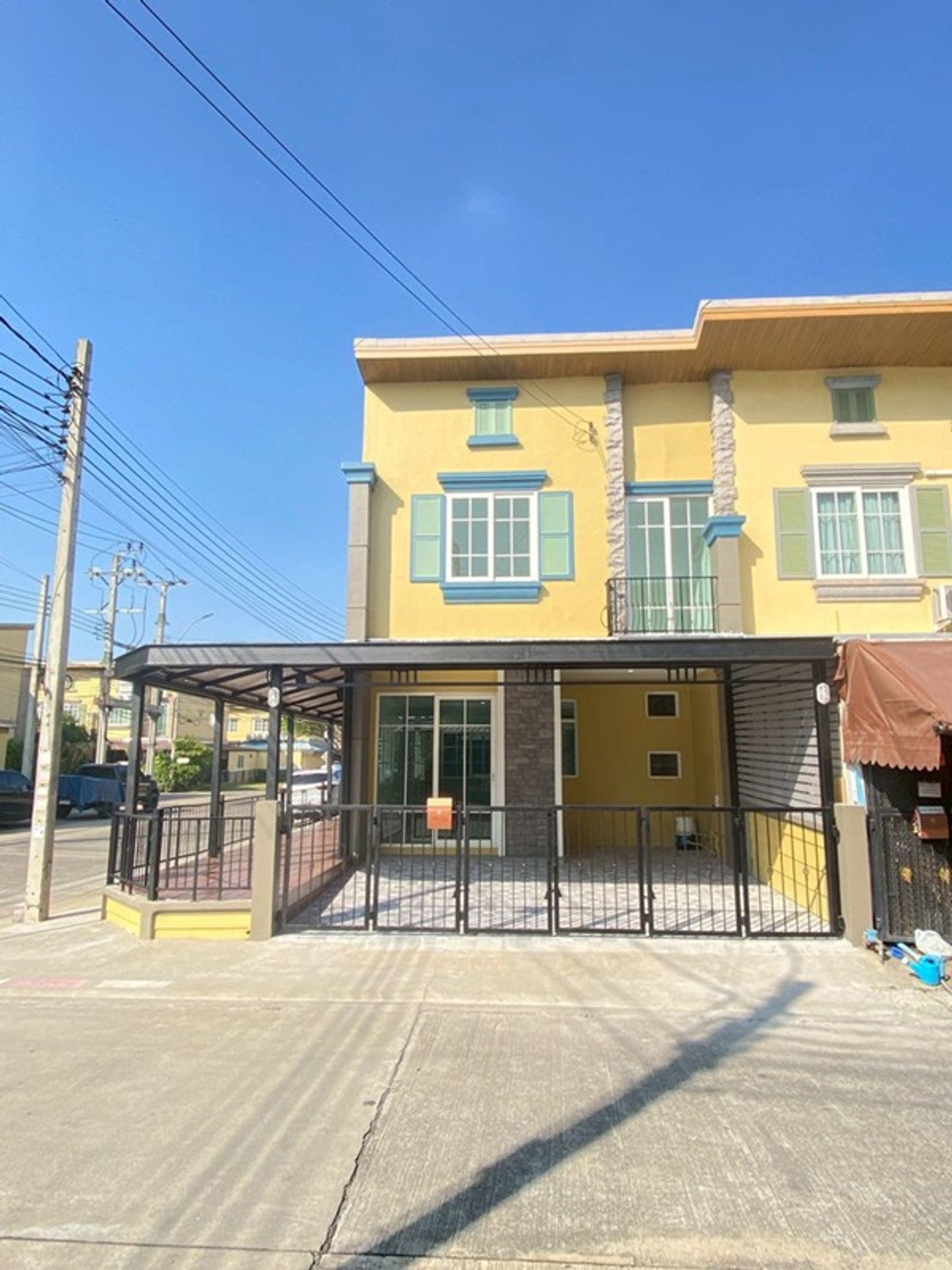 ขายทาวน์โฮมลาดกระบัง สุวรรณภูมิ : ขาย  ทาวน์เฮ้าส์  ประเวศ  ซ.อ่อนนุช 65