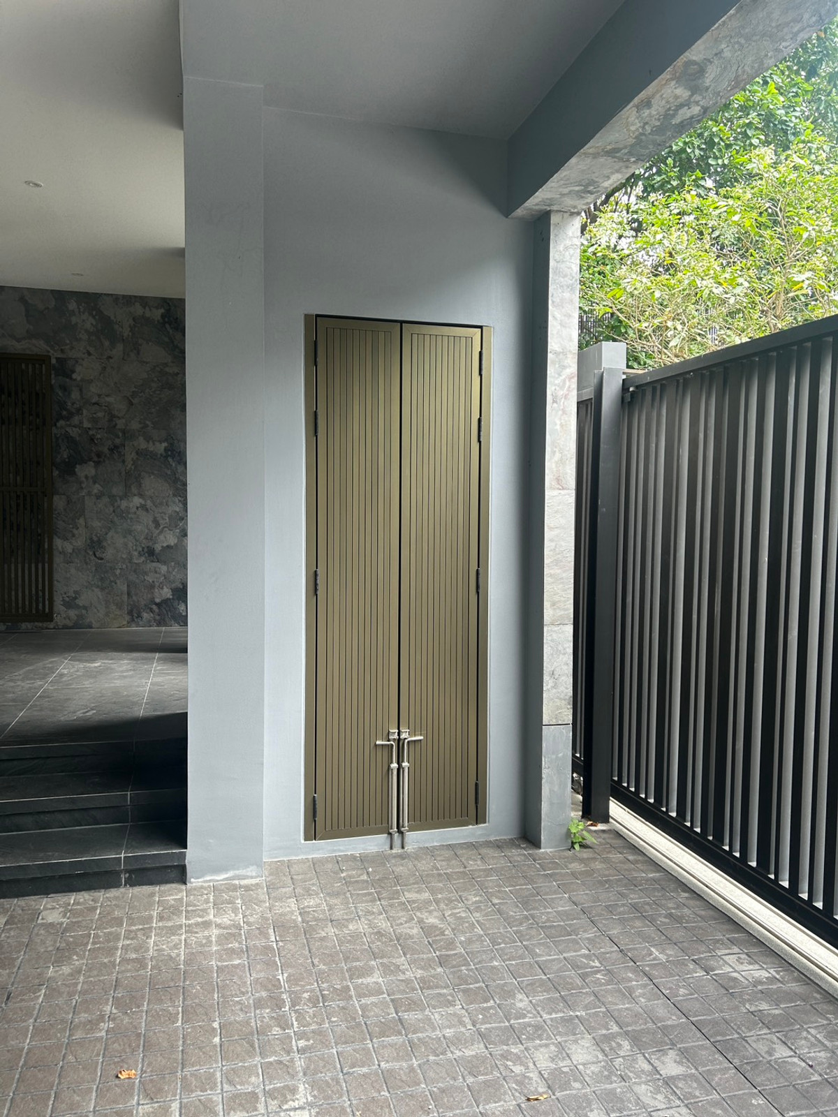 ขายบ้านเลียบทางด่วนรามอินทรา : ขายบ้านเดี่ยวบูก้าน โยธินพัฒนา 3 ชั้น 112.80 วา พื้นที่ใช้สอย 737 ตรม.  พร้อมสระว่ายน้ำ เเละลิฟท์โดยสาร