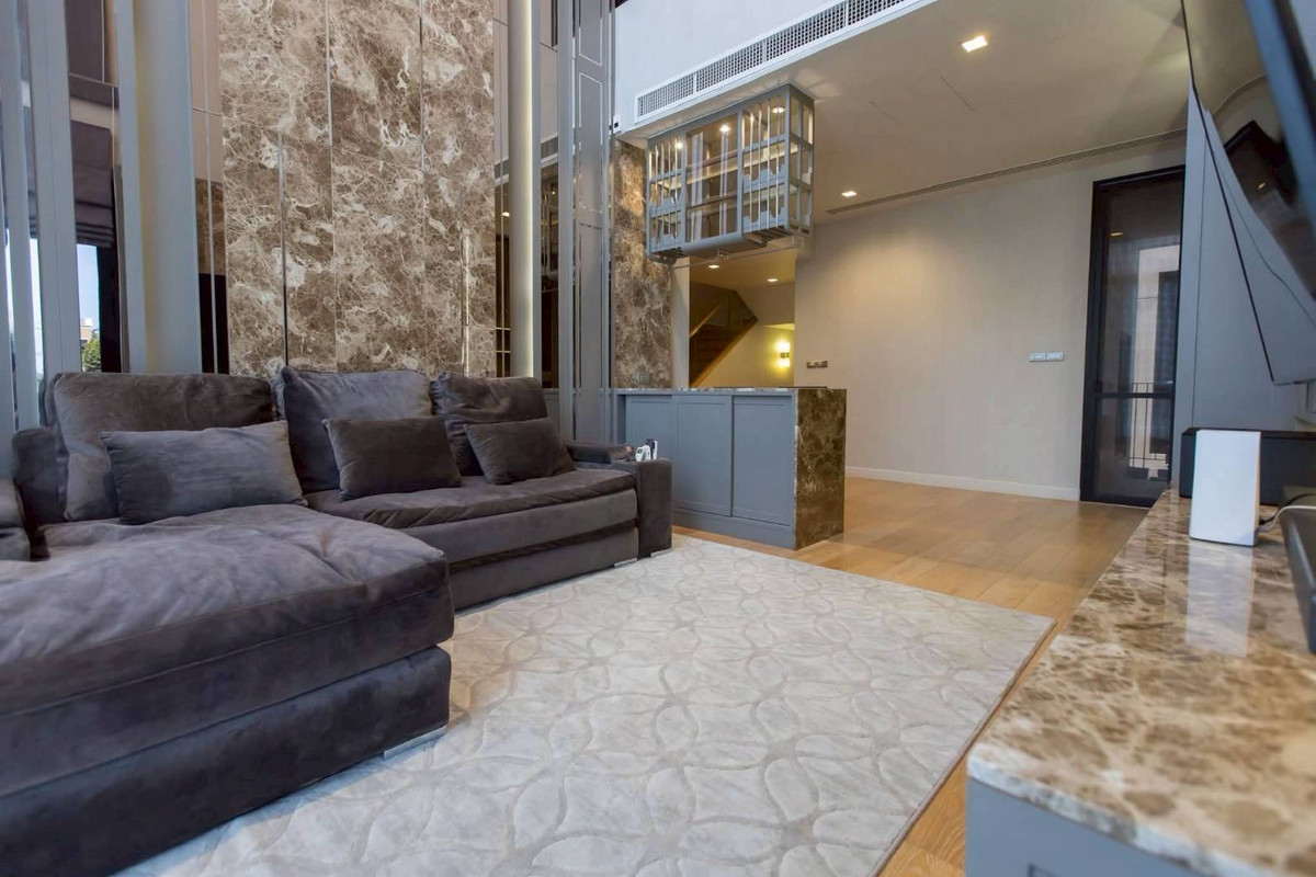 For RentHouseKaset Nawamin,Ladplakao : Artale Ekkamai–Ramintra Fully Furnished 3-Storey Detached Home in Prime City Location Please call: 062-496-6454