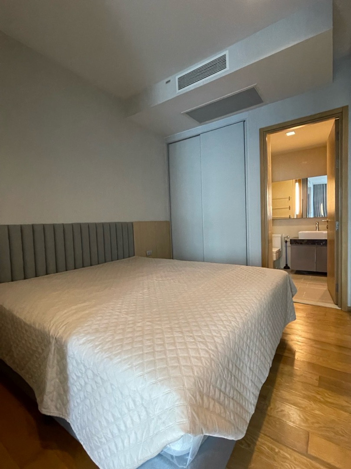 ให้เช่าคอนโดนานา : For Rent | Hyde Sukhumvit 13 | 1-bedroom | 1-bathroom | 45 sq.m. | 300 m. to BTS Nana 