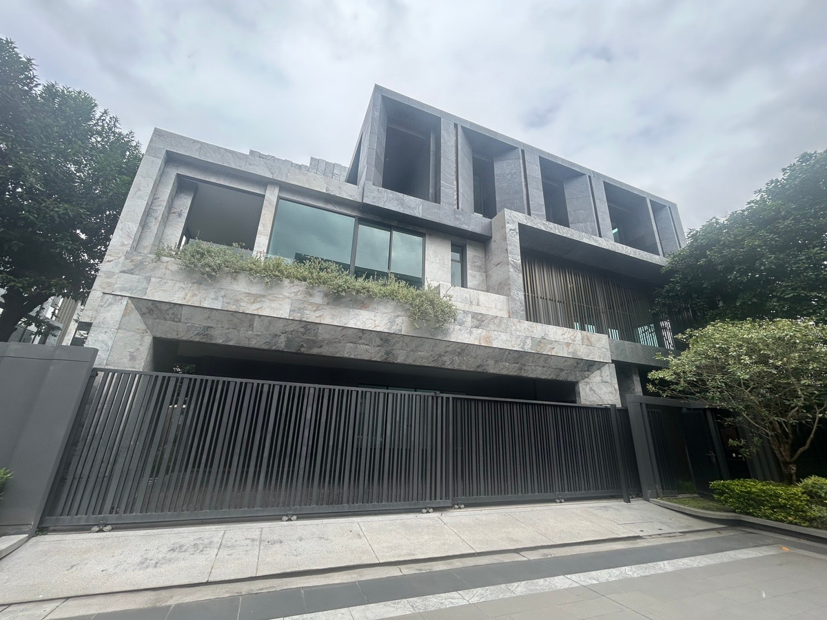 ขายบ้านเลียบทางด่วนรามอินทรา : ขายบ้านเดี่ยวบูก้าน โยธินพัฒนา 3 ชั้น 112.80 วา พื้นที่ใช้สอย 737 ตรม.  พร้อมสระว่ายน้ำ เเละลิฟท์โดยสาร