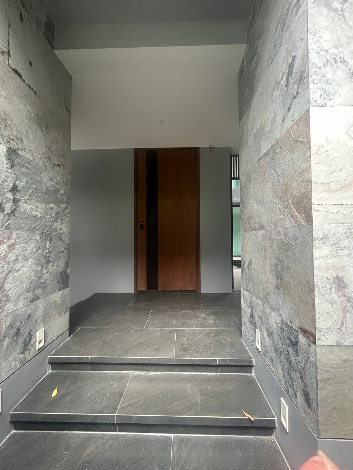 ขายบ้านเลียบทางด่วนรามอินทรา : ขายบ้านเดี่ยวบูก้าน โยธินพัฒนา 3 ชั้น 112.80 วา พื้นที่ใช้สอย 737 ตรม.  พร้อมสระว่ายน้ำ เเละลิฟท์โดยสาร